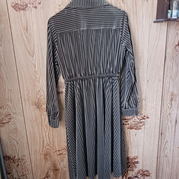 Lucidy Velvet Ribbed Fully Lined Long Sleeve Midi Dress - Picture 3 of 13